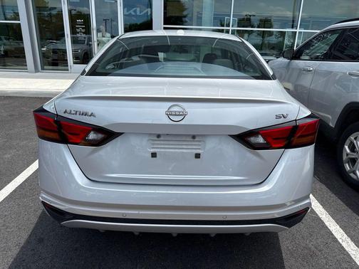 Brilliant Silver Metallic 2024 Nissan Altima 2.5 SV