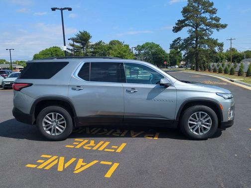 Sterling Gray Metallic 2023 Chevrolet Traverse LT Cloth