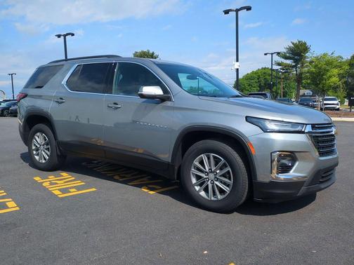 Sterling Gray Metallic 2023 Chevrolet Traverse LT Cloth