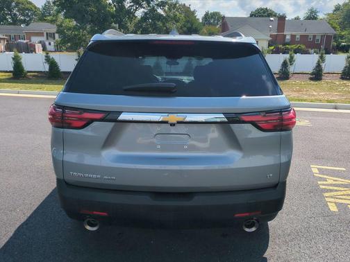 Sterling Gray Metallic 2023 Chevrolet Traverse LT Cloth