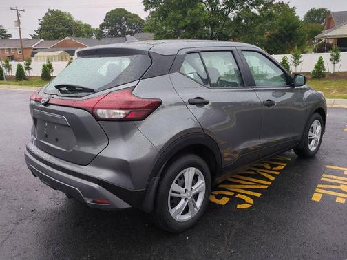 Gun Metallic 2025 Nissan Kicks S