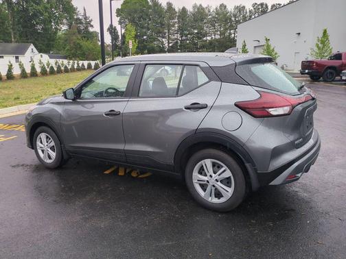 Gun Metallic 2025 Nissan Kicks S