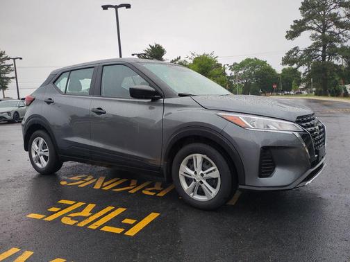 Gun Metallic 2025 Nissan Kicks S