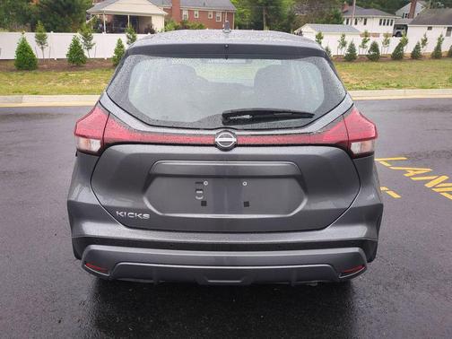 Gun Metallic 2025 Nissan Kicks S