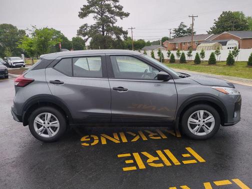 Gun Metallic 2025 Nissan Kicks S