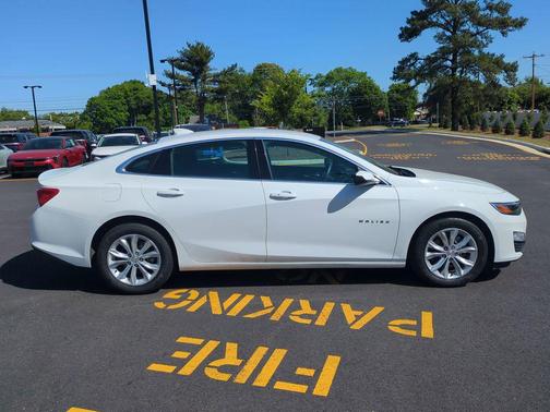 Summit White 2024 Chevrolet Malibu FWD 1LT
