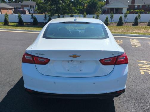 Summit White 2024 Chevrolet Malibu FWD 1LT