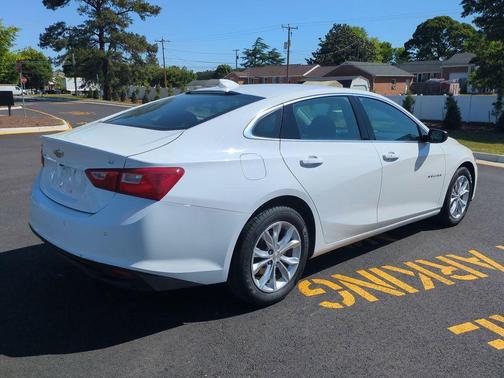 Summit White 2024 Chevrolet Malibu FWD 1LT