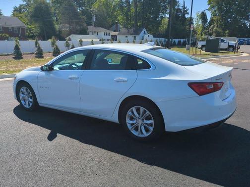 Summit White 2024 Chevrolet Malibu FWD 1LT