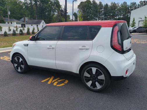 White w/Red Roof 2017 Kia Soul +