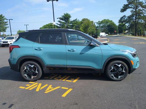 Pluton Blue/Black Roof 2026 Kia Seltos S