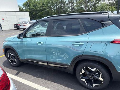 Pluton Blue/Black Roof 2026 Kia Seltos S