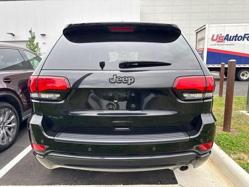 Diamond Black Crystal Pearlcoat 2022 Jeep Grand Cherokee Laredo