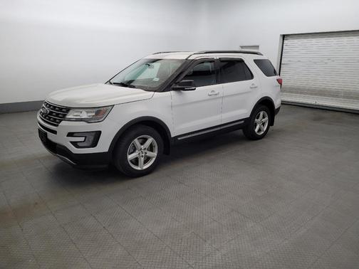 White 2017 Ford Explorer XLT