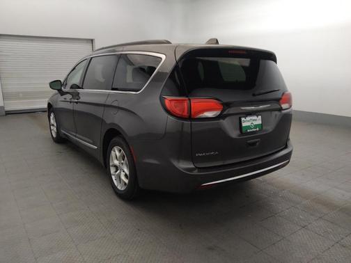 Granite Crystal Metallic Clearcoat 2017 Chrysler Pacifica Touring-L