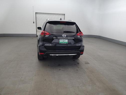 Black 2018 Nissan Rogue SV
