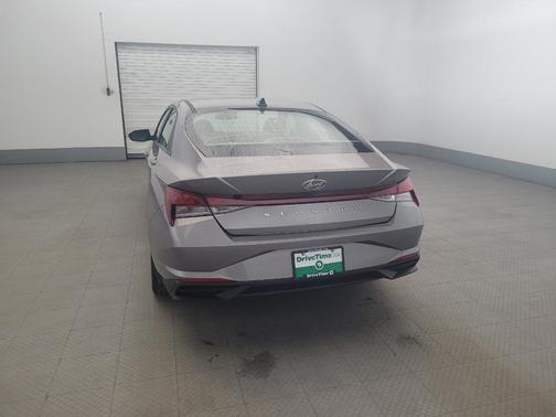 Fluid Metal 2023 Hyundai ELANTRA SEL