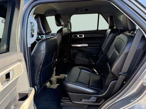 CARBONIZED GRAY METALLIC 2022 Ford Explorer XLT