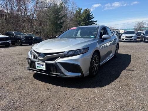 Silver 2023 Toyota Camry SE