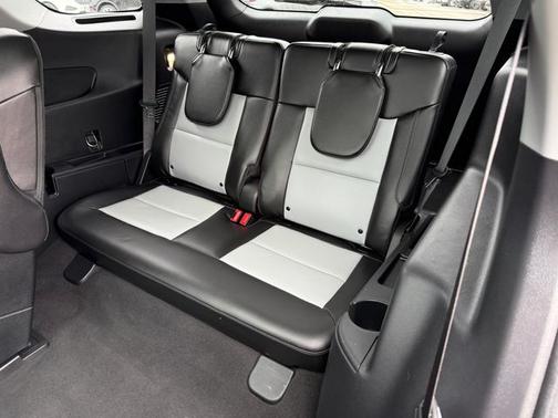 CARBONIZED GRAY METALLIC 2022 Ford Explorer XLT