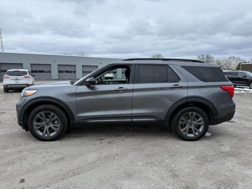 CARBONIZED GRAY METALLIC 2022 Ford Explorer XLT