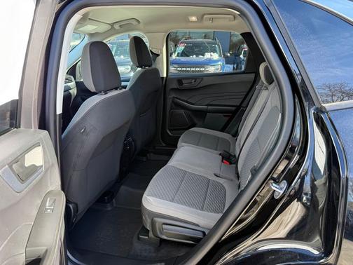 AGATE BLACK METALLIC 2022 Ford Escape SE