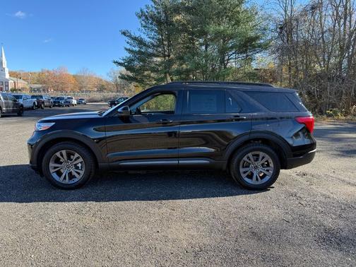 AGATE BLACK METALLIC 2022 Ford Explorer XLT
