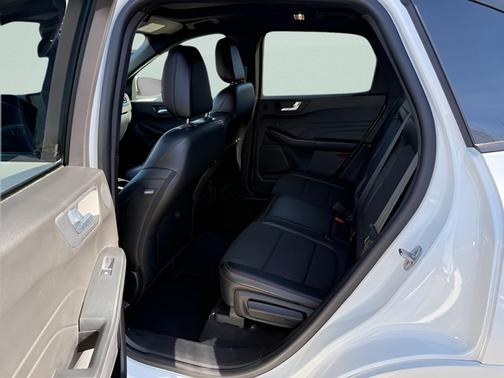 STAR WHITE METALLIC TRI-COA 2023 Ford Escape ST-LINE SELECT