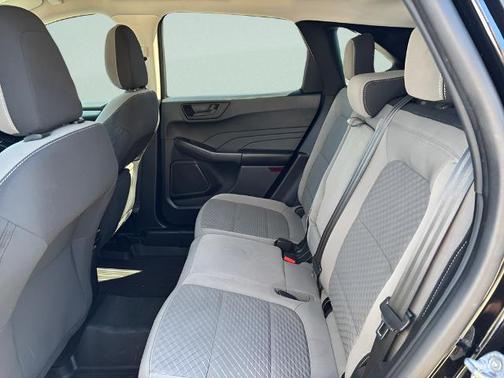 AGATE BLACK METALLIC 2022 Ford Escape SE