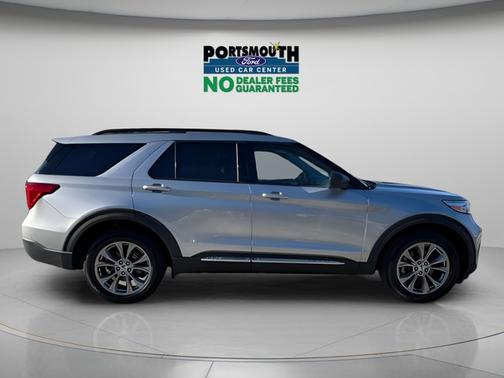 ICONIC SILVER METALLIC 2022 Ford Explorer XLT
