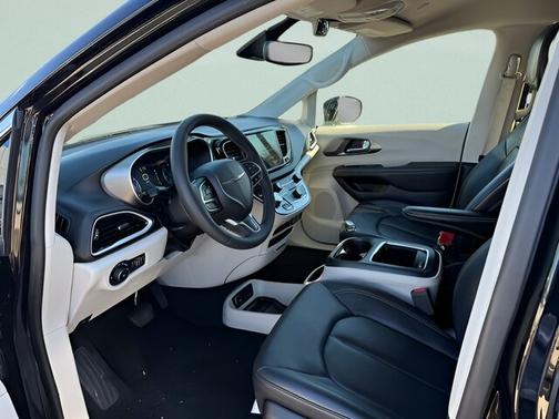 Black 2024 Chrysler Pacifica TOURING L