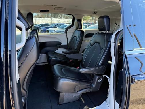 Black 2024 Chrysler Pacifica TOURING L