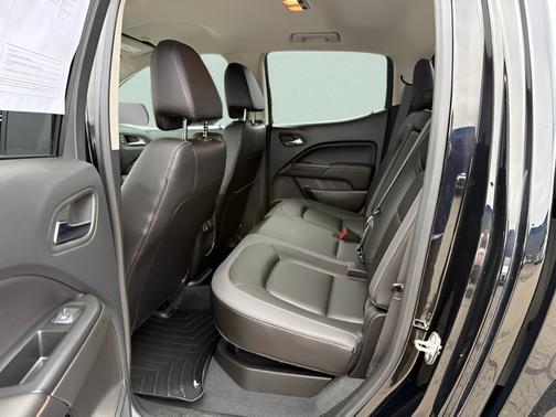 Onyx Black 2022 GMC Canyon AT4