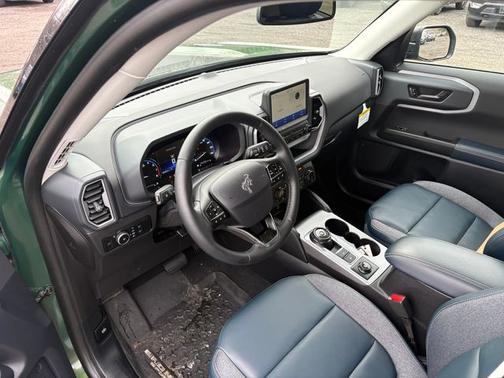 ERUPTION GREEN METALLIC 2024 Ford Bronco Sport OUTER BANKS