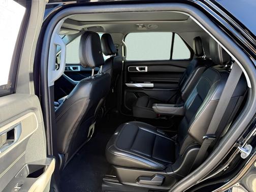 AGATE BLACK METALLIC 2022 Ford Explorer XLT