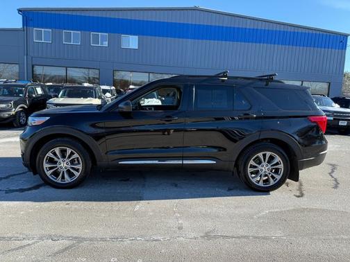 AGATE BLACK METALLIC 2022 Ford Explorer XLT