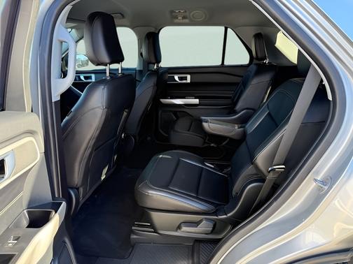 ICONIC SILVER METALLIC 2022 Ford Explorer XLT