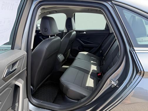 Platinum Gray Metallic 2024 Volkswagen Jetta 1.5T SE