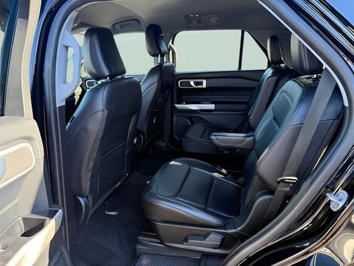 AGATE BLACK METALLIC 2022 Ford Explorer XLT