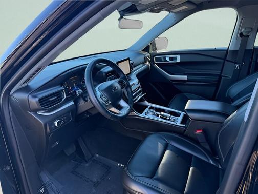 AGATE BLACK METALLIC 2022 Ford Explorer XLT
