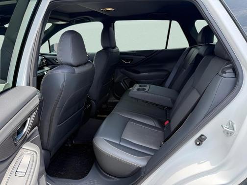 Crystal White Pearl 2022 Subaru Outback WILDERNESS