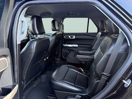 AGATE BLACK METALLIC 2022 Ford Explorer XLT