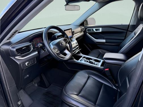 AGATE BLACK METALLIC 2022 Ford Explorer XLT