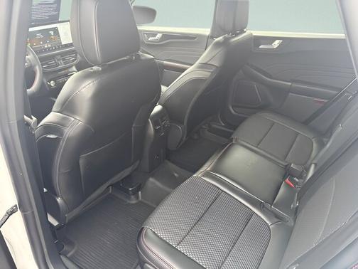 STAR WHITE METALLIC TRI-COA 2024 Ford Escape ST-LINE SELECT