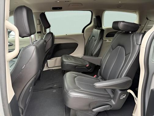 Silver Mist Clearcoat 2024 Chrysler Pacifica TOURING L