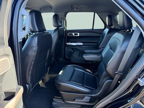 AGATE BLACK METALLIC 2023 Ford Explorer XLT