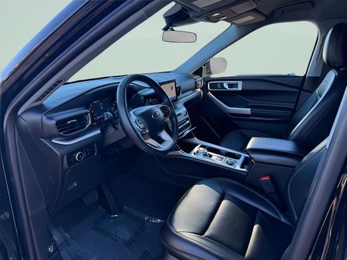 AGATE BLACK METALLIC 2023 Ford Explorer XLT