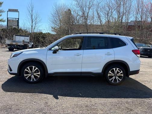 Crystal White Pearl 2023 Subaru Forester LIMITED