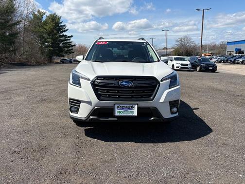 Crystal White Pearl 2023 Subaru Forester LIMITED