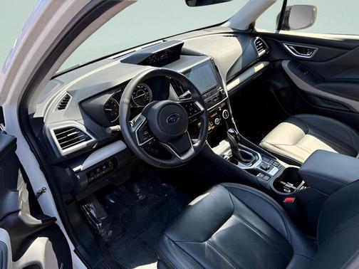 Crystal White Pearl 2023 Subaru Forester LIMITED